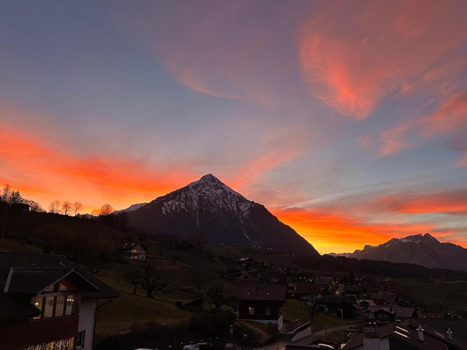 Eva'S Seeblick Krattigen Buitenkant foto