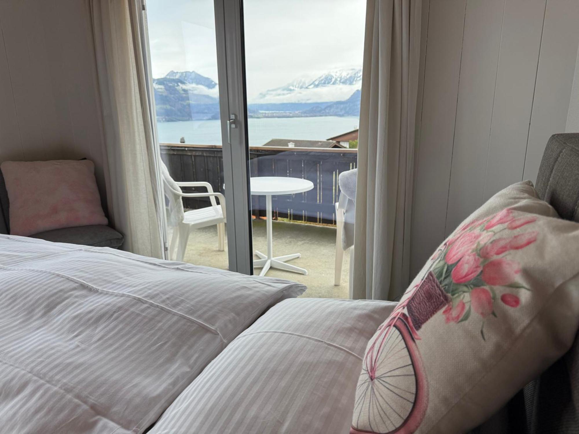 Eva'S Seeblick Krattigen Kamer foto